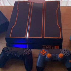 Limited Edition BO3 Ps4 Console & Controllers